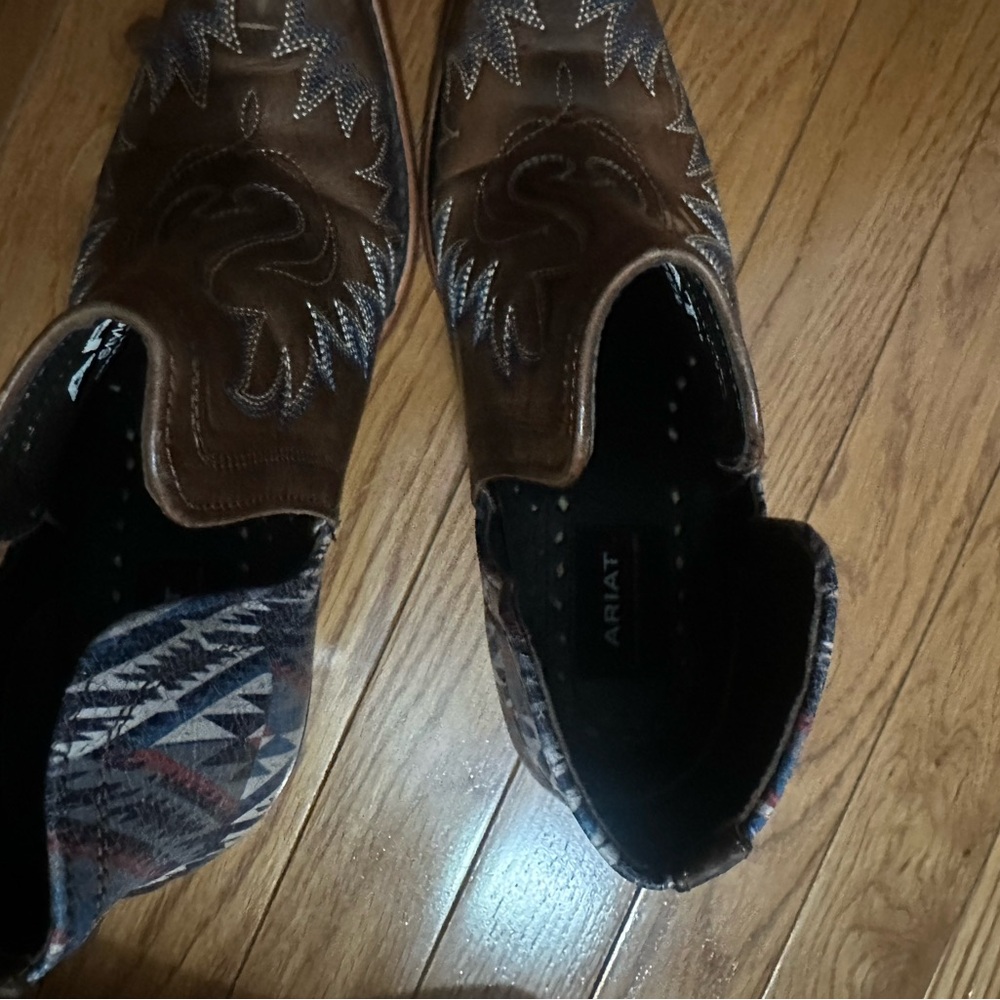 7.5 Ariat Boots! - Picture 4 of 8